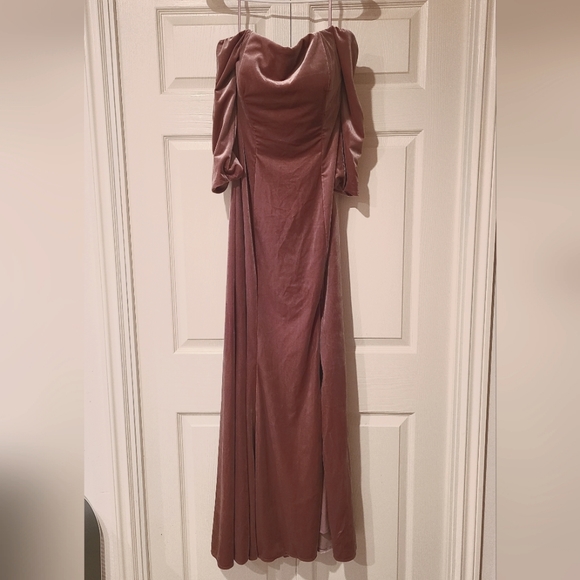 ALLURE STYLE 1667 OFF SHOULDER VELVET BRIDESMAID DRESS NWT - Picture 1 of 5